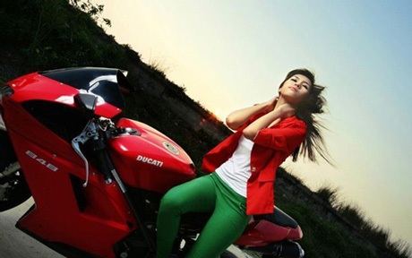 Hot girl ĐH Văn hóa Hà Nội: Mê sử, “máu” kinh doanh - 5 Không chỉ xinh đẹp, cô gái tới từ xứ