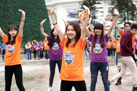 Giới trẻ Hà Nội đội mưa lan tỏa “tử tế” - 7 Vũ đạo trẻ trung, sôi động của buổi flashmob thu hút sự chú ý của đông đảo mọi người