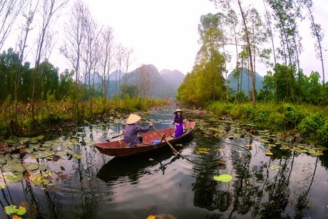 Thiếu nữ xinh đẹp lạc “miền cổ tích” suối Yến - 3 Thiếu nữ xinh đẹp lạc “miền cổ tích” suối Yến