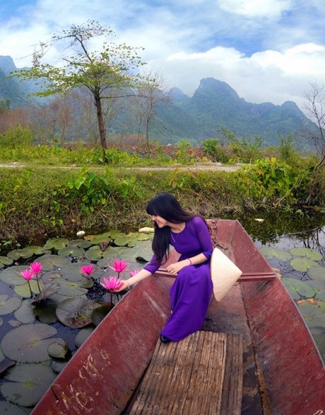 Thiếu nữ xinh đẹp lạc “miền cổ tích” suối Yến - 8 Cô gái xinh đẹp đắm mình trong dòng suối mát trong, lãng mạn