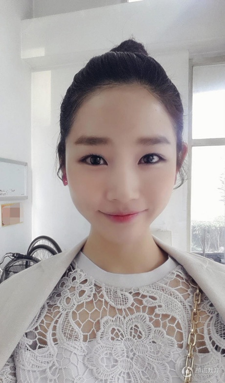 Ngắm vẻ xinh đẹp của tân Hoa khôi SV Trung Quốc - 13 Nét đáng yêu trong trang phục bóng đá.