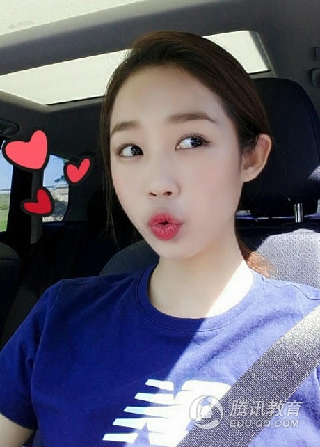 Ngắm vẻ xinh đẹp của tân Hoa khôi SV Trung Quốc - 14 Nét đáng yêu trong trang phục bóng đá.