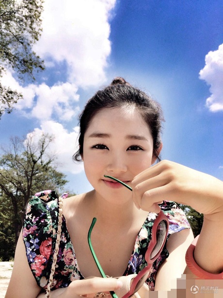 Ngắm vẻ xinh đẹp của tân Hoa khôi SV Trung Quốc - 1 Vẻ xinh đẹp của Lee Hyun Zhen.