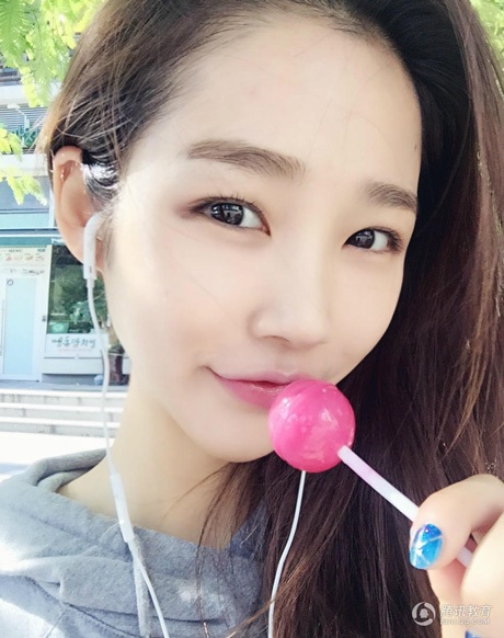 Ngắm vẻ xinh đẹp của tân Hoa khôi SV Trung Quốc - 15 Nét đáng yêu trong trang phục bóng đá.