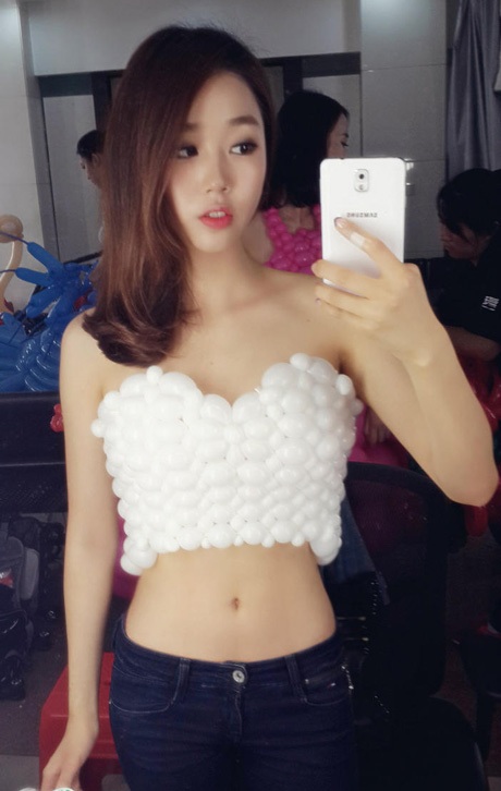 Ngắm vẻ xinh đẹp của tân Hoa khôi SV Trung Quốc - 16 Nét đáng yêu trong trang phục bóng đá.