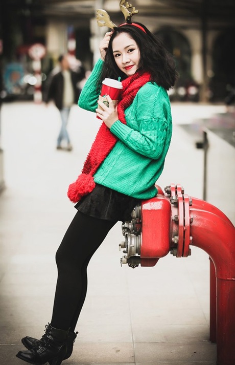 Cô hiện đang là học sinh lớp 12 chuyên Văn (Trường PTTH Hà Nội Amsterdam).