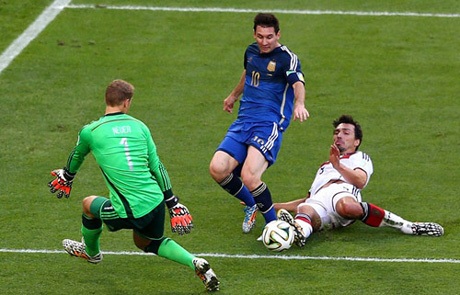 Bà bầu sinh viên: Lên xe hoa sau lần “thua độ” - 1 Ngọc thua Nam lần “cá độ” cuộc đời trong trận Chung kết World Cup 2014.