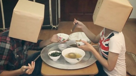 Bà bầu sinh viên: Con biết chạy, mẹ mới lên xe hoa