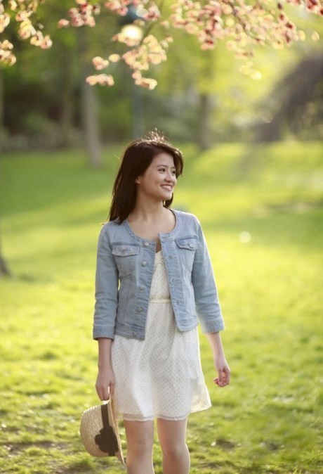 Hoa khôi du học sinh Việt chúc mừng năm mới độc giả Dân trí - 2 Chúc độc giả