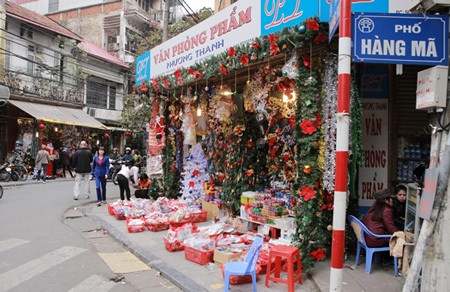 Hà Nội lung linh mùa Giáng sinh với những món đồ độc đáo, sắc màu - 1 Hà Nội lung linh mùa Giáng sinh với những món đồ độc đáo, sắc màu