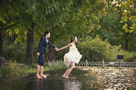 Huyền Nga và chồng đã thực hiện bộ ảnh cưới lãng mạn giữa phong cảnh tuyệt đẹp ở Hàn Quốc