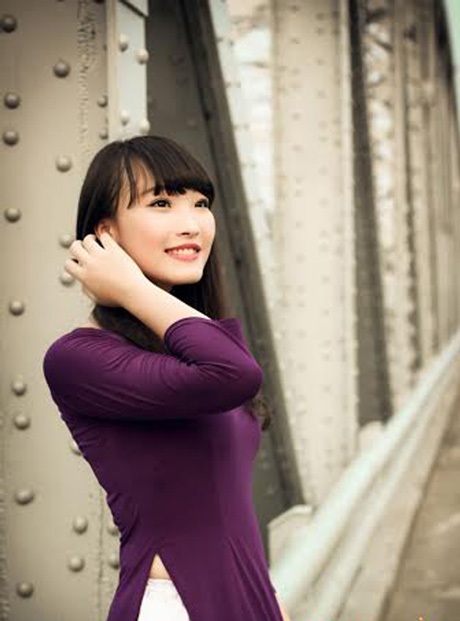 Hoa khôi Hà Nội 2014 “nghiện” hoạt động xã hội mà vẫn học giỏi - 4 Nhật Lệ duyên dáng trong trang phục áo dài truyền thống.