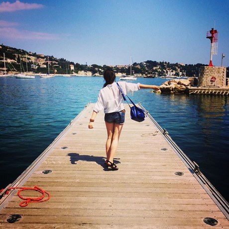 Hoa khôi Việt đất Pháp vào vai hướng dẫn viên khám phá Giao thừa tại Nice - 1 Khung cảnh đặc trưng của vùng biển Địa Trung Hải