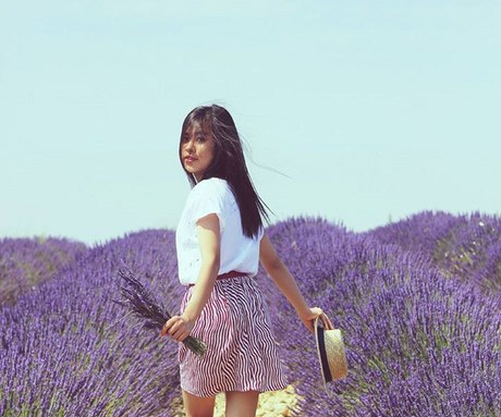 Hoa khôi Việt đất Pháp vào vai hướng dẫn viên khám phá Giao thừa tại Nice - 2 Những cánh đồng hoa miền Nam nước Pháp