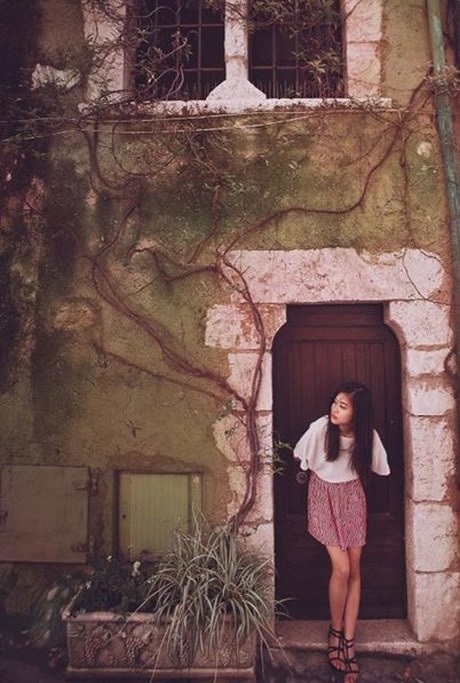 Hoa khôi Việt đất Pháp vào vai hướng dẫn viên khám phá Giao thừa tại Nice - 7 Khung cảnh những ngôi làng nằm cách Nice không xa