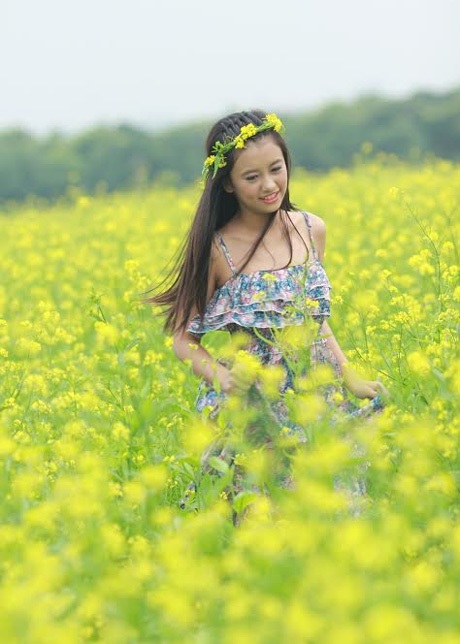 “Ong vàng” Thúy Quỳnh khoe sắc giữa thảm cải vàng - 2 Hoài Thư