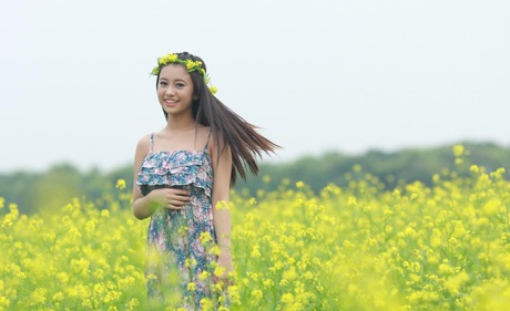 “Ong vàng” Thúy Quỳnh khoe sắc giữa thảm cải vàng - 7 Hoài Thư