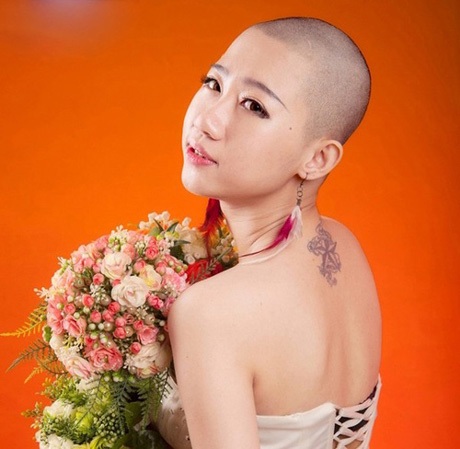4 cô nàng nổi tiếng vì hành động táo bạo năm 2014 - 1 Hành động cạo trọc đầu của Mai Huệ khiến nhiều người đứng hình