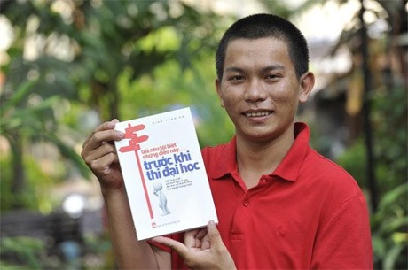 Để thời SV luôn bùng cháy: Đừng “bán thân” cho trò vô bổ (Kỳ 1) - 4 Đinh Tuấn Ân - ông chủ hệ thống tàu hũ khi còn ngồi trên giảng đường.