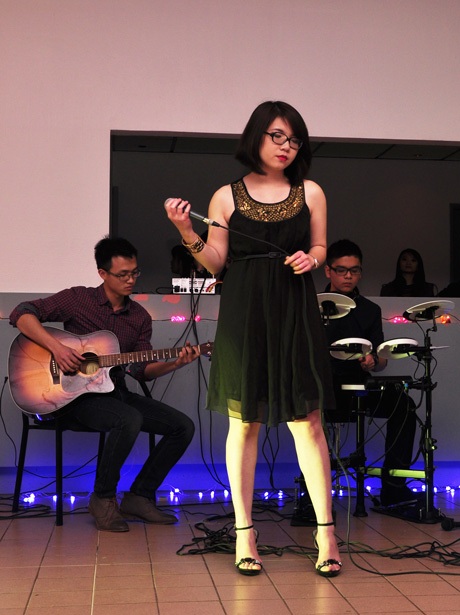 “Ký ức mùa đông” trong lòng du học sinh Pháp - 1 “Bên bờ ao nhà mình” được phối theo phong cách mới