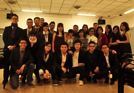 “Ký ức mùa đông” trong lòng du học sinh Pháp - 6 Ban chấp hành Hội sinh viên Việt Nam tại Rennes và nhóm Music Rendez-vous.