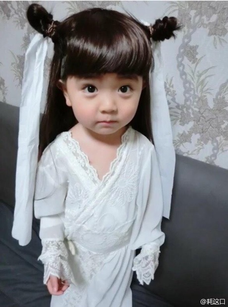 Em bé hoá trang giống “Tiểu Long Nữ” gây sốt - 2 Tiểu Long Nữ 2014 phiên bản nhí.