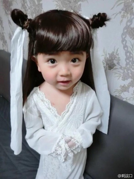 Em bé hoá trang giống “Tiểu Long Nữ” gây sốt - 3 Theo
