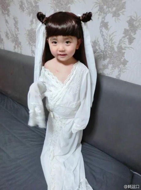 Em bé hoá trang giống “Tiểu Long Nữ” gây sốt - 4 Theo