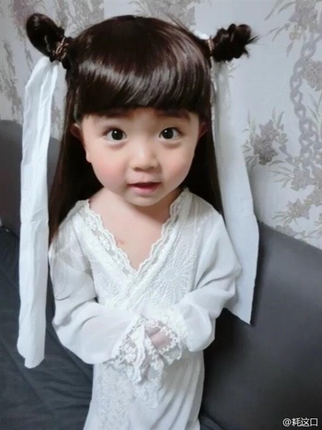 Em bé hoá trang giống “Tiểu Long Nữ” gây sốt - 7 Theo