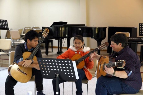 Giáo sư Mỹ tới Việt Nam tuyển chọn suất học bổng âm nhạc - 1 Giáo sư Mỹ tới Việt Nam tuyển chọn suất học bổng âm nhạc
