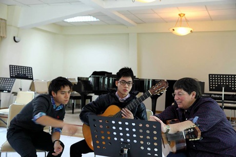 Giáo sư Mỹ tới Việt Nam tuyển chọn suất học bổng âm nhạc - 2 Giáo sư Mỹ tới Việt Nam tuyển chọn suất học bổng âm nhạc