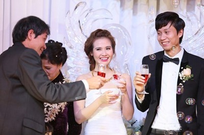 “Hot girl” Việt dồn dập lên xe hoa cuối năm 2014 - 5 Huyền Lizzie rạng rỡ trong lễ cưới