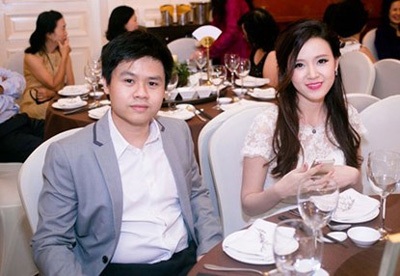 “Hot girl” Việt dồn dập lên xe hoa cuối năm 2014 - 2 Trước đó, Midu và chồng sắp cưới từng sánh đôi trong nhiều sự kiện