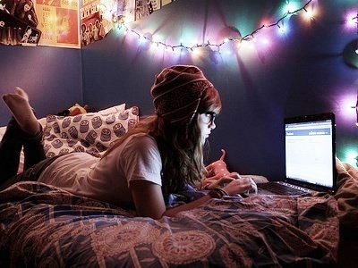 "Ném đá hội đồng"- Sự nguy hiểm của cư dân mạng - 1 Mạng xã hội là môi trường lý tưởng cho các anh hùng bàn phím.(Ảnh chỉ mang tính chất minh họa)