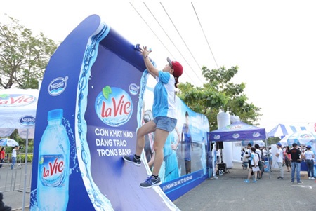 Ấn tượng hàng nghìn người "cháy hết mình" với HCMC Run 2015 - 7 Quyết tâm chinh phục đường chạy cong