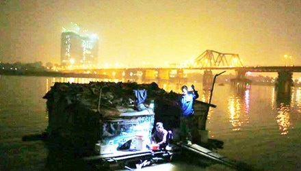 Dựng lều cho “hai trái tim vàng” ở bãi hoang - 1 Dựng lều cho “hai trái tim vàng” ở bãi hoang