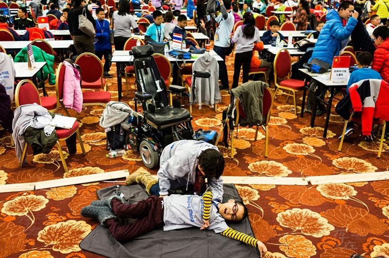 Cậu bé 11 tuổi liệt toàn thân giành HCV Toán học trẻ quốc tế - 10 Cậu bé 11 tuổi liệt toàn thân giành HCV Toán học trẻ quốc tế