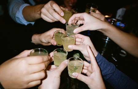 Sinh viên và vòng xoáy nhậu nhẹt: Cần có điểm dừng! - 1 Sinh viên và vòng xoáy nhậu nhẹt: Cần có điểm dừng!