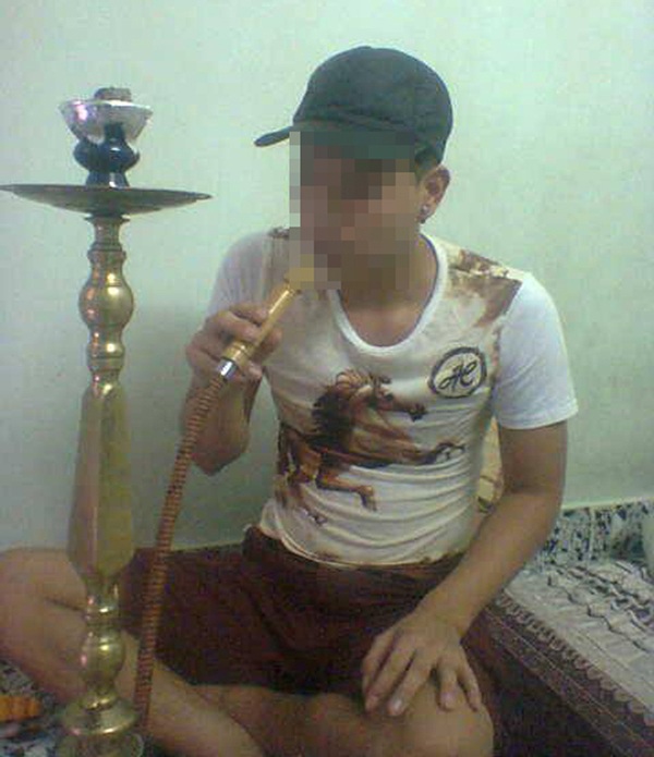 Khói shisha bủa vây giới trẻ - 2 Hút shisha được xem như một mốt chơi “thời thượng” tại Sài Gòn . Ảnh: V.H