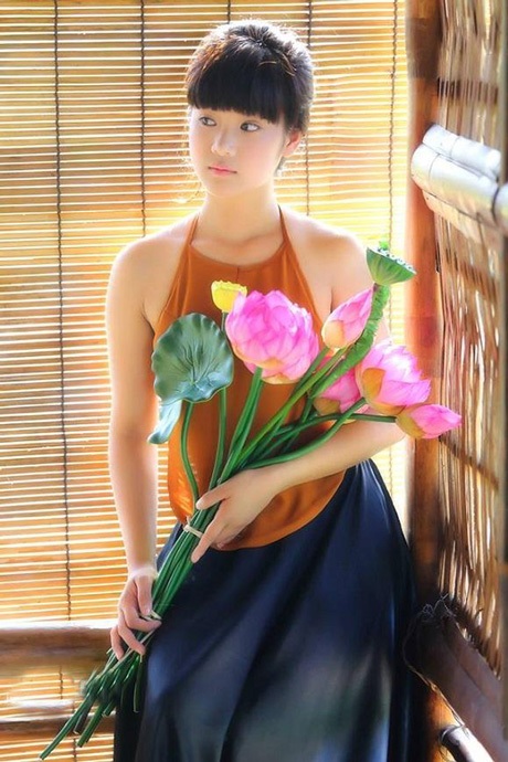 Những hot girl có nhan sắc tỷ lệ nghịch chiều cao - 17 Hoàng Yến Chibi đẹp ngọt ngào trong trang phục áo yếm