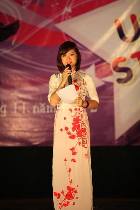 Nữ MC duyên dáng trưởng thành từ sân khấu sinh viên - 4 Huyền Trang đảm nhận nhiều vị trí trong BCH Đoàn trường ở ĐH Ngoại ngữ.