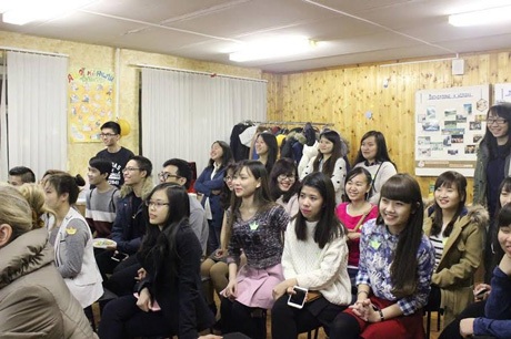 Khán giả cổ vũ nhiệt tình