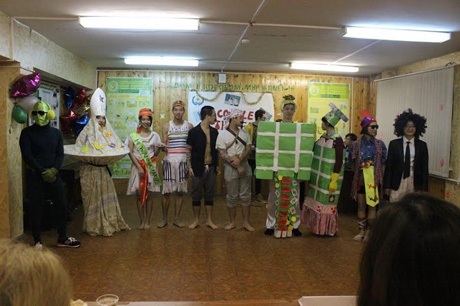 Các cặp đôi trình diễn thời trang