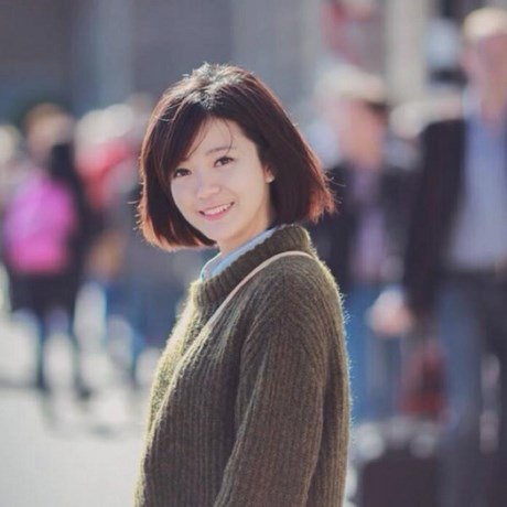 Ngắm vẻ đẹp trong sáng của nữ thạc sĩ Việt giữa trời Paris - 1 Tú Linh sở hữu vẻ tự nhiên, cuốn hút.