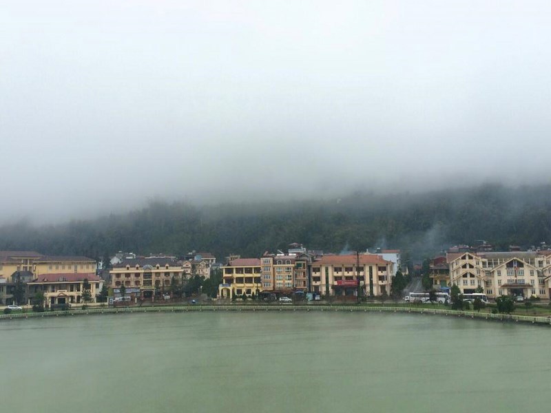 Khung cảnh mờ ảo tại Sa Pa sáng sớm.