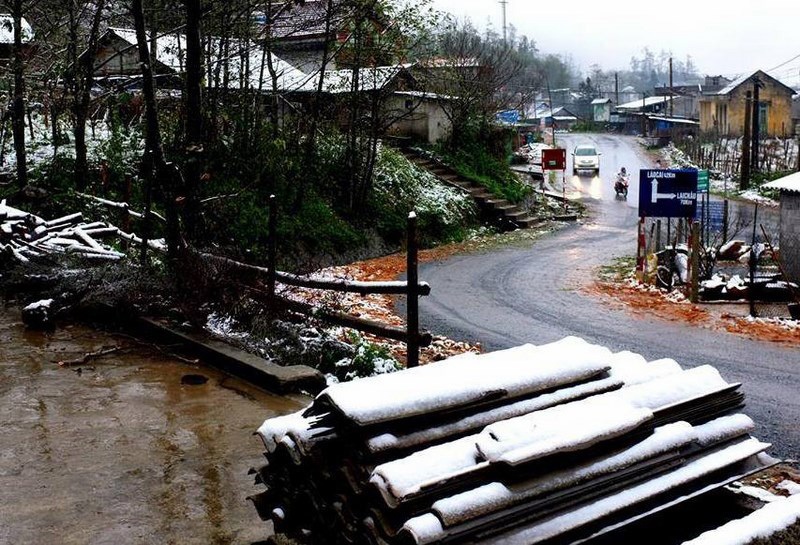 Cảnh tượng Sapa được phủ lớp tuyết khiến bạn trẻ thủ đô không thể cầm lòng