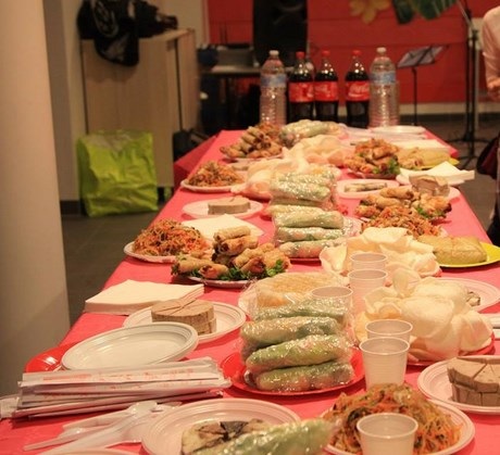 Tết ở ngoại ô Paris của những kỹ sư cầu đường trẻ - 1 Phong vị quê hương qua những món ăn truyền thống