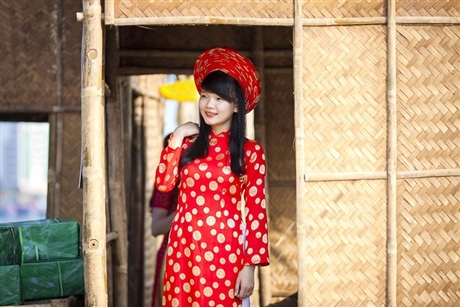 Bạn trẻ Đà Nẵng rạng rỡ bên đường hoa Tết - 7 Tiểu cảnh thôn quê giữa phố