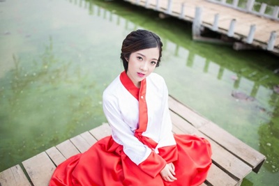 Thiếu nữ Hà thành đua sắc giữa vườn Xuân - 1 Hoài Thư