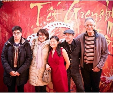 Đêm hội Tết “giao hòa thời gian” của du học sinh Việt tại Grenoble - 12 Bạn bè Pháp trong đêm gala.